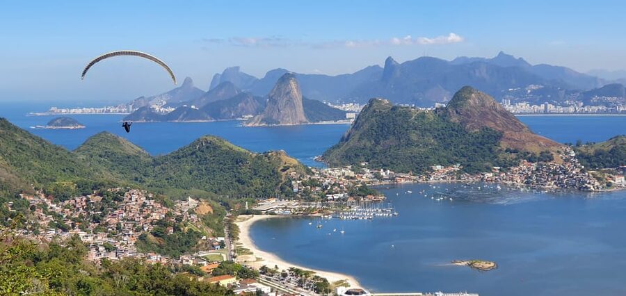 Niterói: Paragliding Experience with GoPro Photos and Video - The cloud flight: wind on your face, Rio views below, and how to ask for your vibe