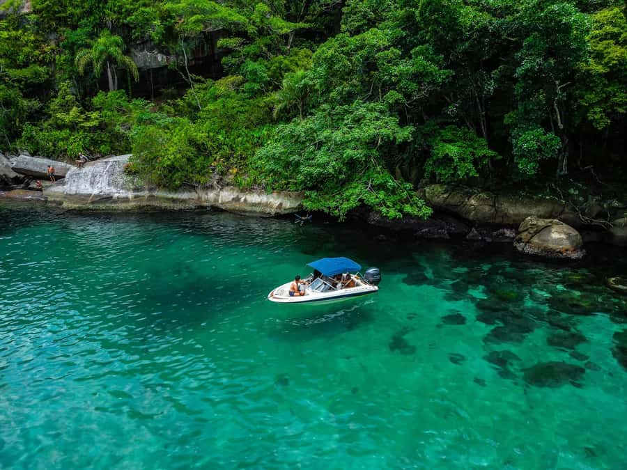 Paraty: A Private Speedboat Experience in Mamangua - Thiago runs the day, and he speaks your language