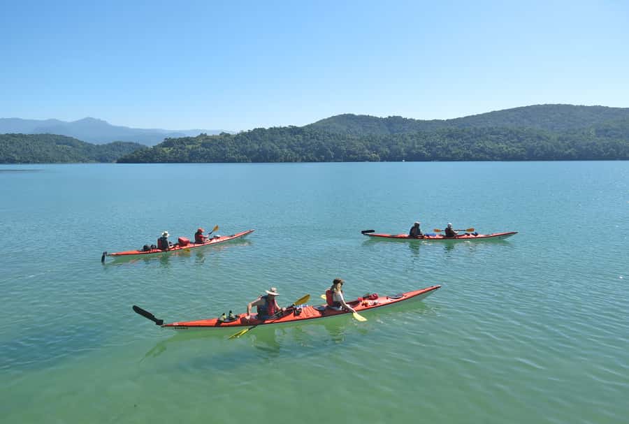 Paraty Bay: Half-Day Mangroves and Beaches Tour by Kayak - Entering Paraty Bay by kayak, without the stress