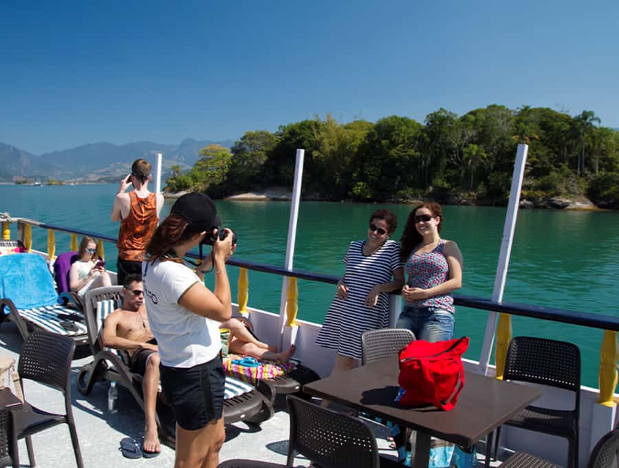 Paraty Bay: Islands & Beaches Boat Tour with Snorkeling - Snorkeling gear, floaties, and extra toys that can change your day