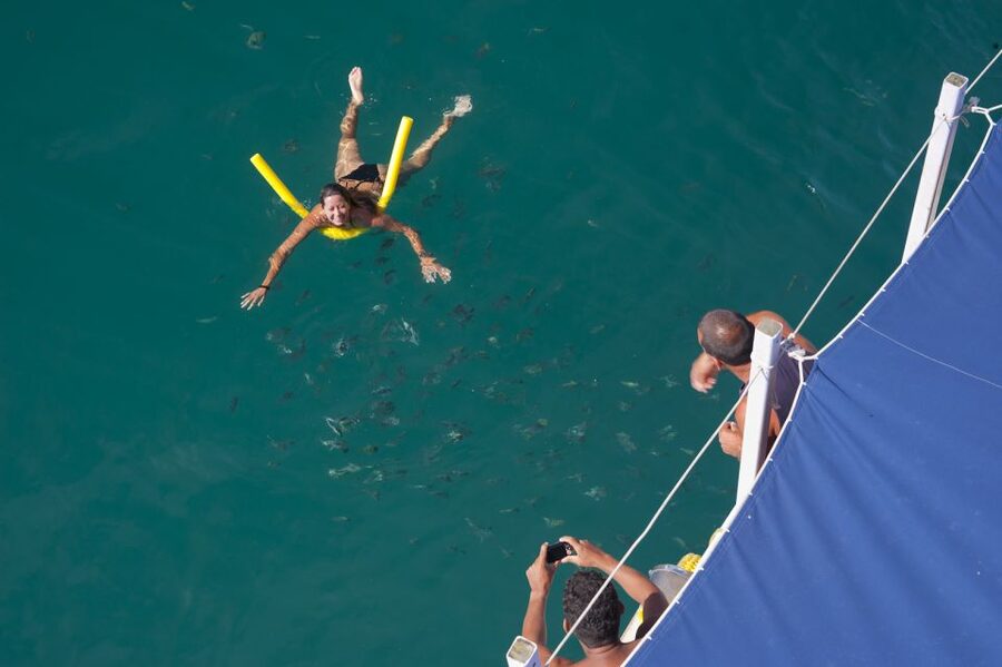 Paraty Bay: Islands & Beaches Boat Tour with Snorkeling - What to bring so you are not stuck at the worst moment