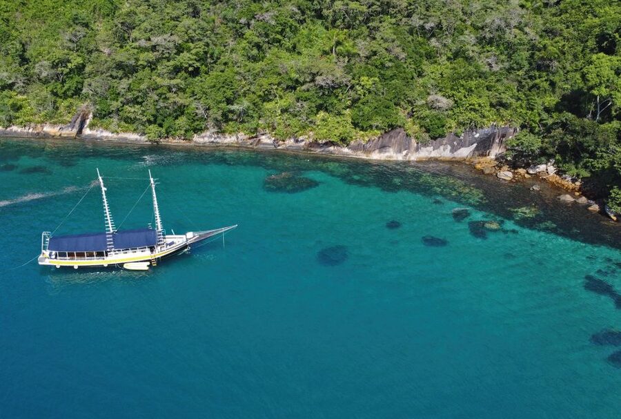 Paraty Bay: Islands & Beaches Boat Tour with Snorkeling - Meeting point reality: arriving early matters