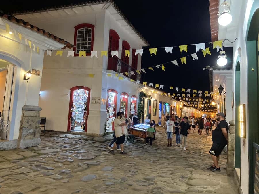 Paraty: Historic Centre Walking Tour & Cachaça Tasting - Cachaça Gabriela: The Tasting Stop That Actually Teaches Flavor
