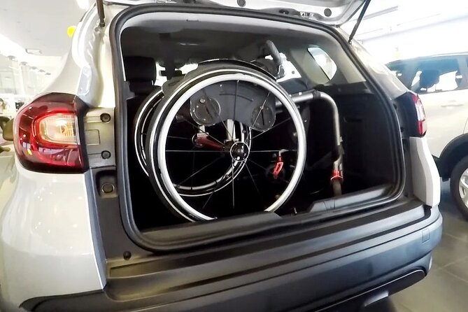 Private Bilingual Transfer - City of Rio de Janeiro - The car experience: clean, comfortable, and surprisingly well stocked