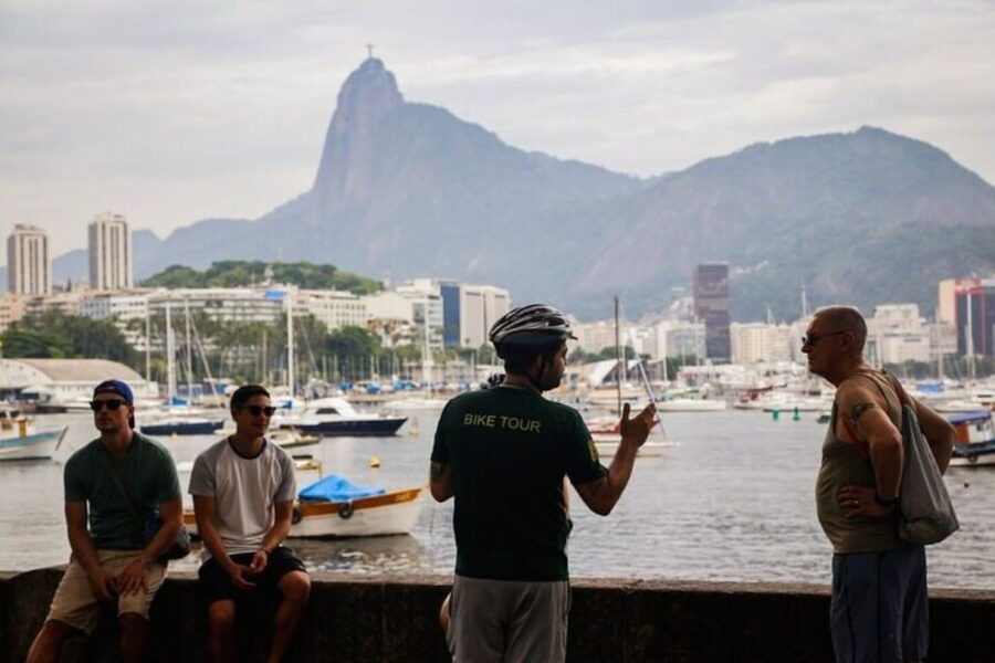 Rio Bike Tour – Discover the Beaches and Lagoon - Rodrigo de Freitas Lagoon Loop: A Scenic Change of Pace
