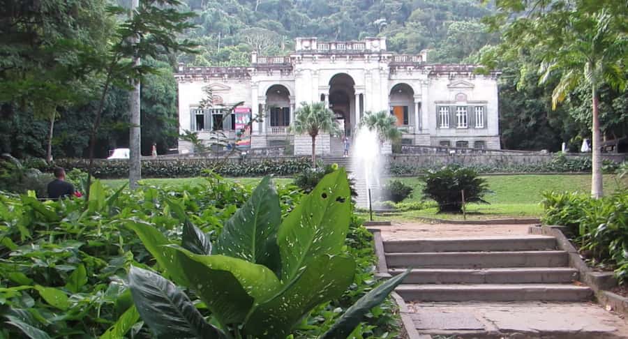 Rio: Botanical Garden, Tijuca Forest, and Parque Lage Tour - Parque Lage: the mansion, the art, and the Christ backdrop