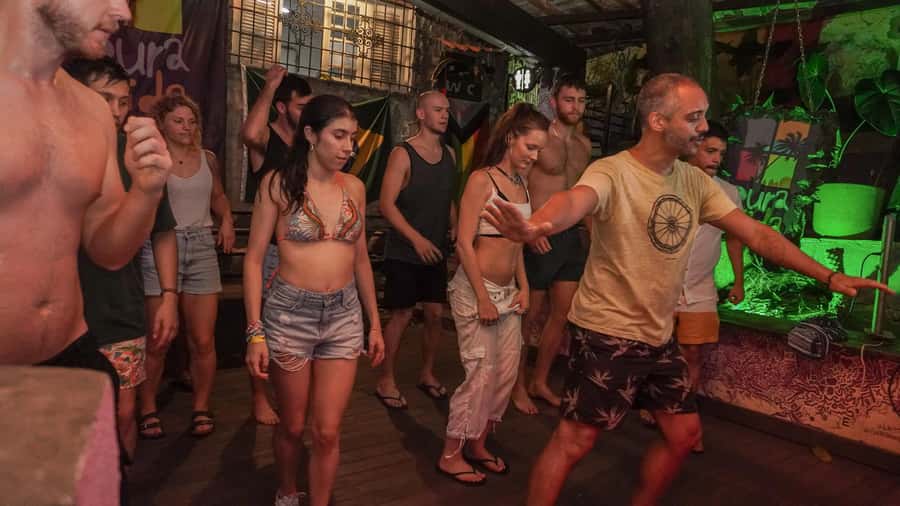 Rio: Caipirinha Workshop and Samba Class - Samba class from about 8pm to 8:30pm, learning from pros