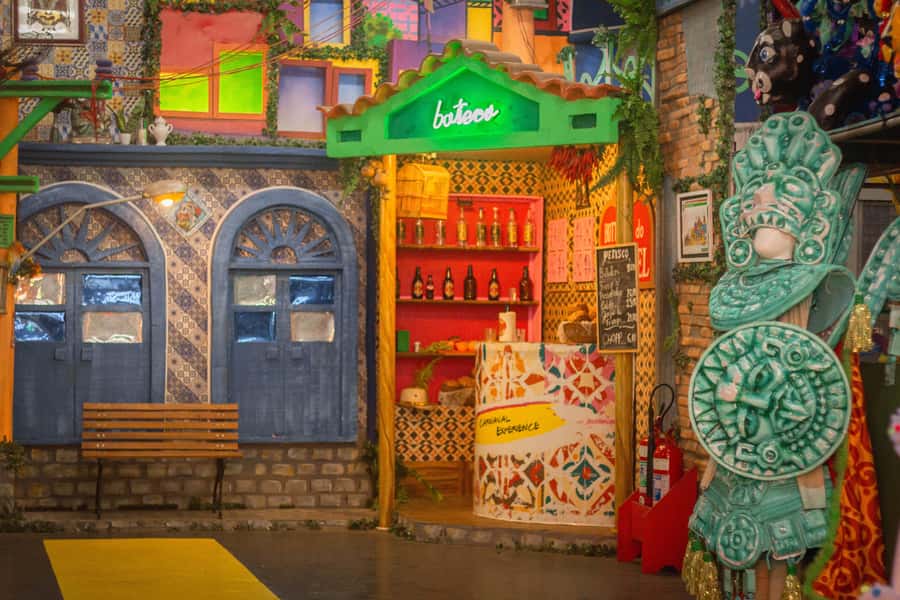Rio: Carnival Backstage Tour at Samba City with Cocktail - Duration, group size, and the pace you should expect