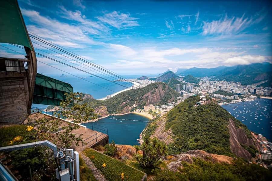 Rio: Cristo Redentor, Pão de Açúcar , almoço em churrascaria - Sambódromo da Marquês de Sapucaí, Maracanã, and the Metropolitan Cathedral