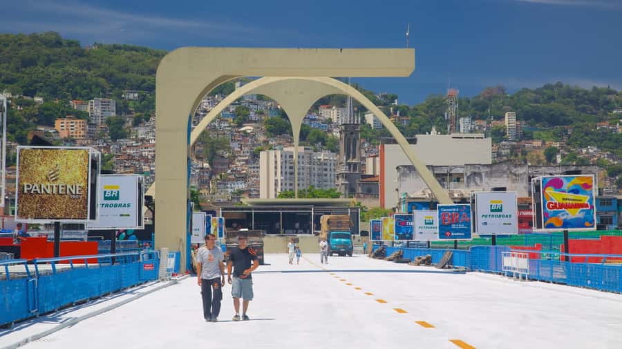 Rio de Janeiro: Be a true Rio's local for a day - Tour - A tight 5-hour Rio loop for football, Carnival, and shopping