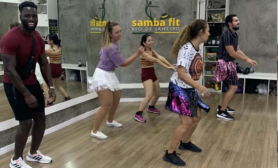 Rio de Janeiro: Beginner Samba Lesson in Ipanema - Carnival Costumes and the Photos You Keep
