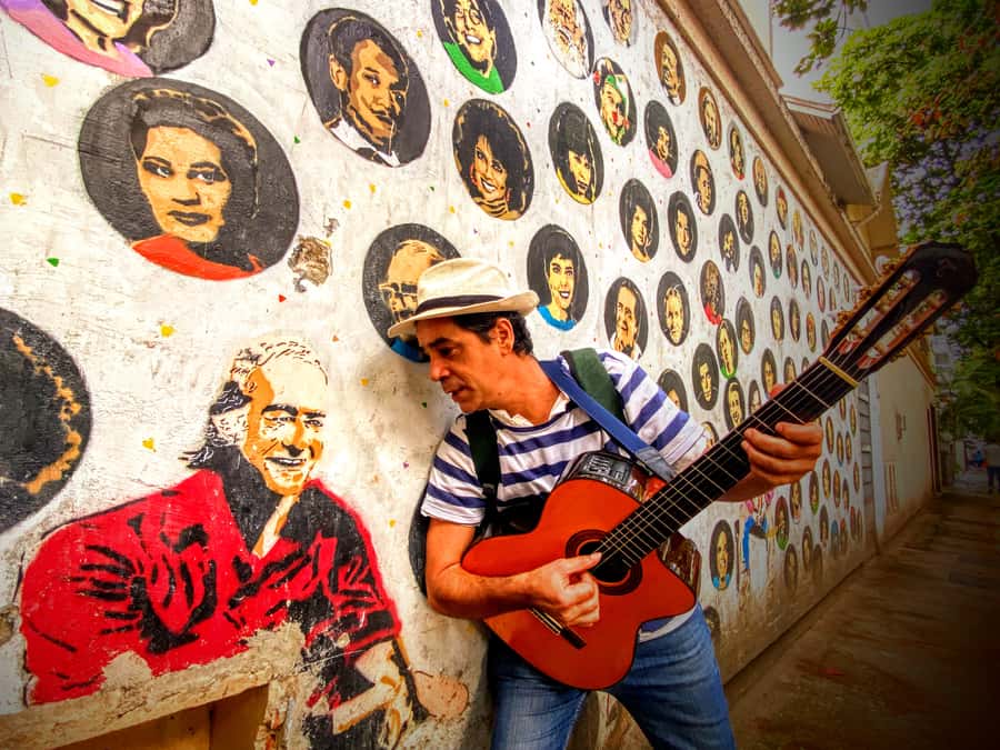 Rio de Janeiro: Bossa Nova Walking Tour with Guide - The real magic: Guilherme’s guide-plus-guitar format