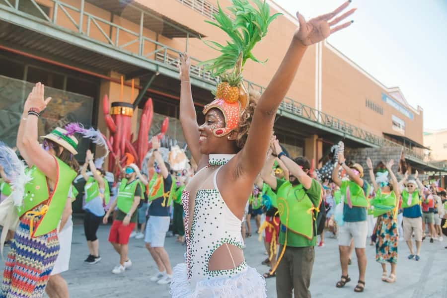 Rio de Janeiro: Carnaval Backstage Tour and Samba Class - The Costume Workshop Stop: Where Parade Looks Get Built