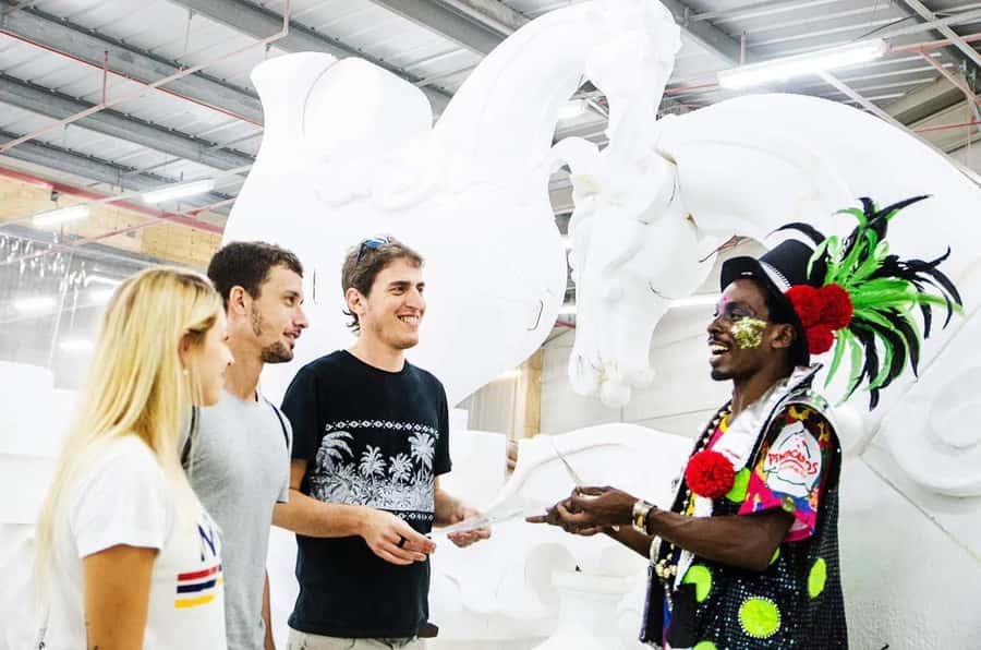 Rio de Janeiro: Carnaval Backstage Tour and Samba Class - Samba Class: Learning the Steps Without Feeling Out of Place