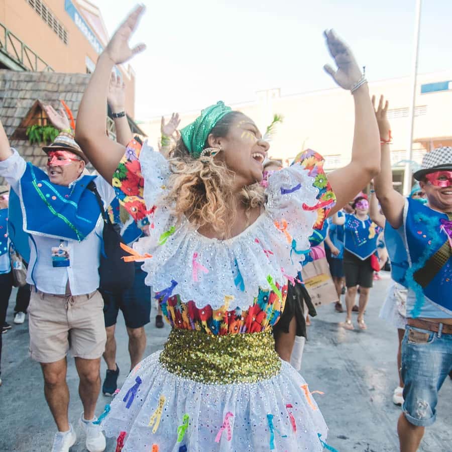 Rio de Janeiro: Carnaval Backstage Tour and Samba Class - Hotel Pickup and the 3-Hour Reality of Carnaval Timing