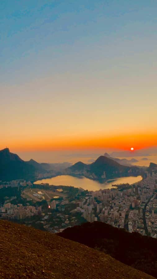 Rio de Janeiro: Dois Irmãos Peak Sunrise, Day or Sunset Hike - What happens during the Vidigal visit, and how to treat it with respect