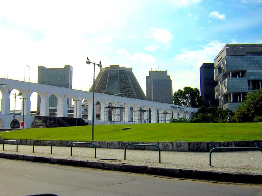 Rio de Janeiro Downtown Tour - Maracanã Stadium and Bellini’s statue: football pride you can point at