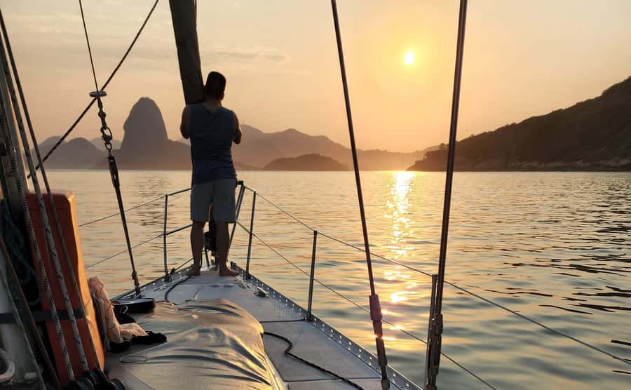Rio de Janeiro: Guanabara Bay Sunset Sailing Tour & Drinks - Drinks and snacks on a sailing cruise that stays fun