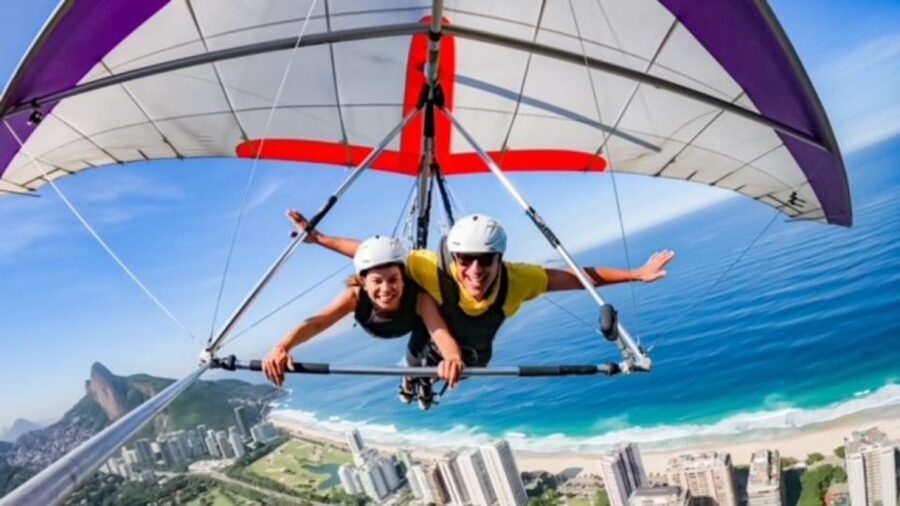 Rio de Janeiro: Hang Gliding Adventure - Landing at São Conrado and sharing your flight