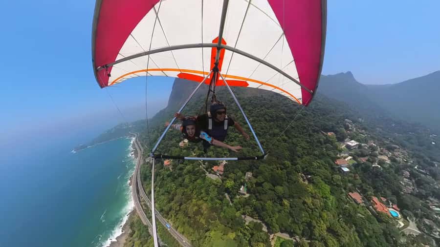 Rio de Janeiro: Hang Gliding or Paragliding Experience - First step at São Conrado: meeting point and what happens right away