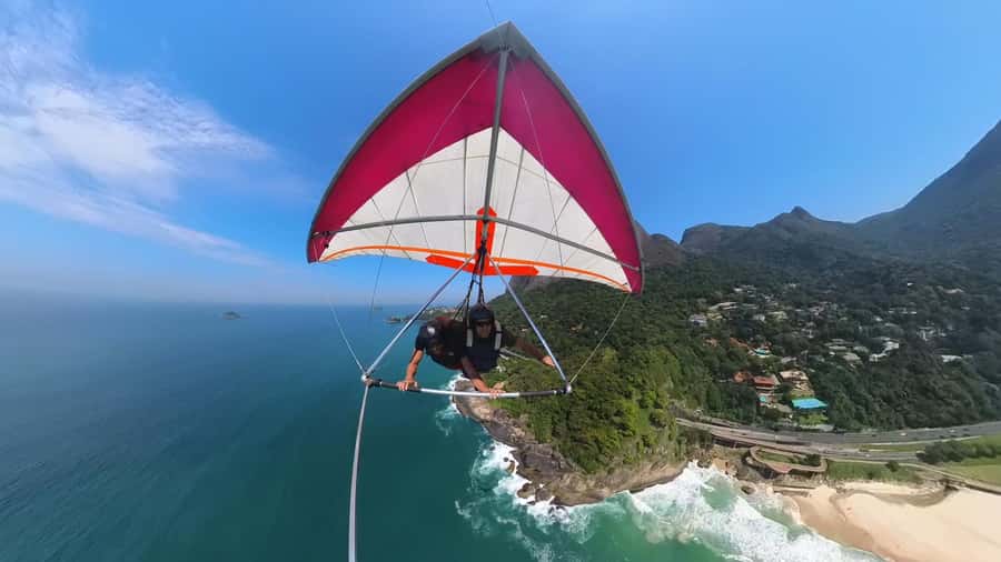 Rio de Janeiro: Hang Gliding or Paragliding Experience - Training, gear, and what you do before you take off