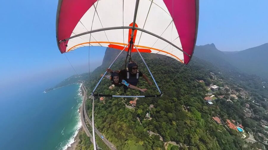 Rio de Janeiro: Hang Gliding or Paragliding Experience - Landing and the photo and video moment after the flight