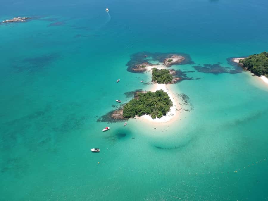 Rio de Janeiro: Ilha Grande with Boat Tour & Optional Lunch - Baleia’s Beach: your first swim stop and a good temperature check