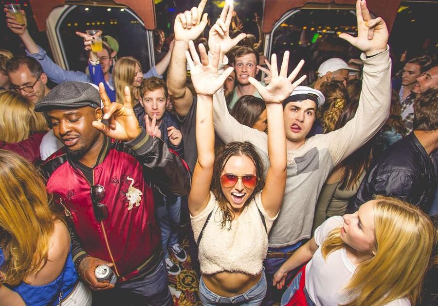 Rio de Janeiro: Late Night Boat Party with DJ and Dancing - What to bring and what can affect the night