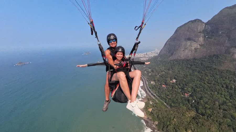 Rio de Janeiro : Paragliding Tandem Flights over Rio - Small Group Flying: More Attention, Less Chaos