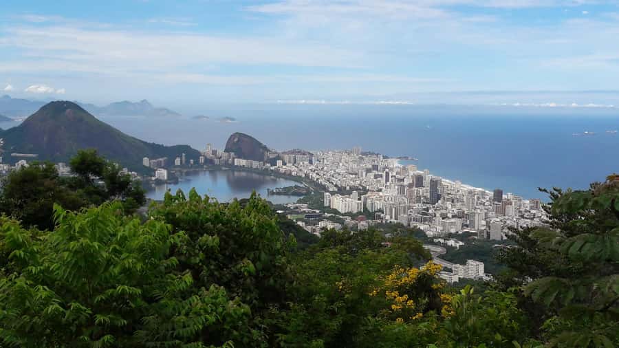 Rio de Janeiro: Private Day Tour with lunch - Maracanã stadium from the outside and the Sambadrome pulse