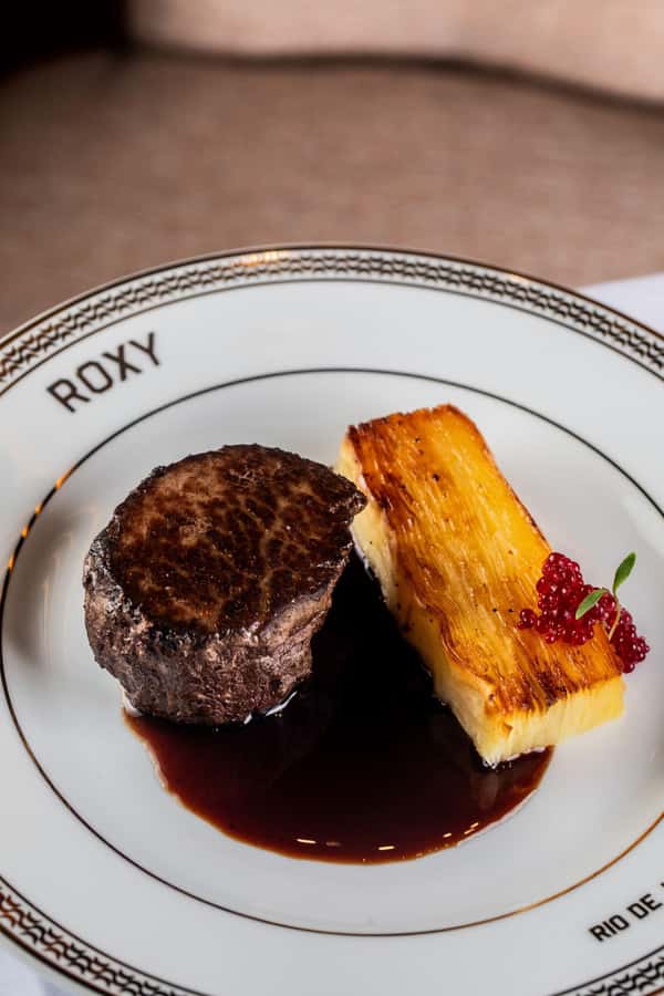 Rio de Janeiro: Roxy Dinner Show with Hotel Pickup - Roxy in Copacabana: the art-deco former cinema vibe