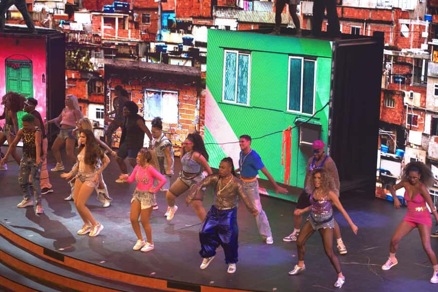 Rio de Janeiro: Roxy Dinner Show with Hotel Pickup - The Aquele Abraço show: lights, poetry, technology, and five-region Brazil