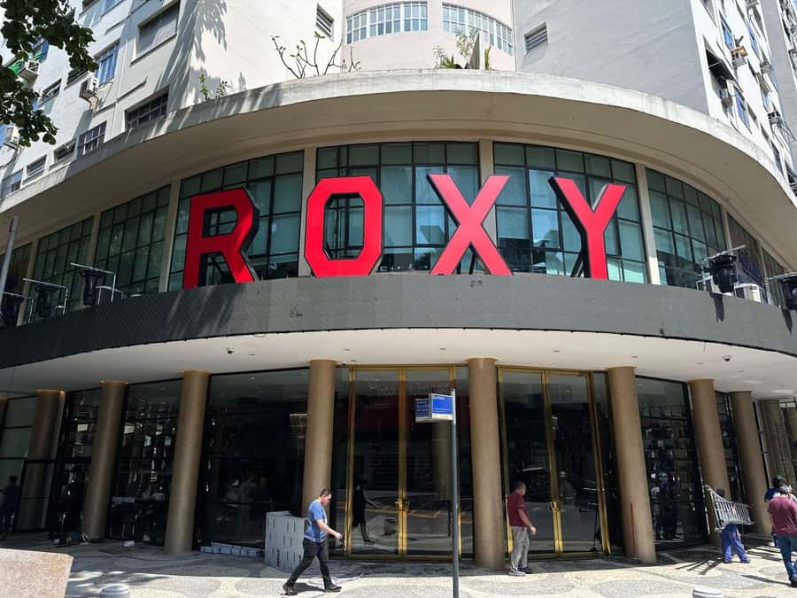 Rio de Janeiro: Roxy Dinner Show with Hotel Pickup - Dinner at Roxy: starter, main, dessert, plus Bossa Nova