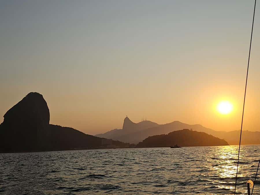 Rio de Janeiro: Sailing Sunset Tour with Snacks and Drinks - Where the tour begins: the Flutuante Rio pier in Urca
