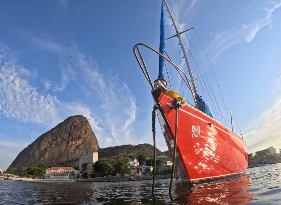 Rio de Janeiro: Sailing Sunset Tour with Snacks and Drinks - What you actually get on board: caipirinhas, beer, snacks, and time
