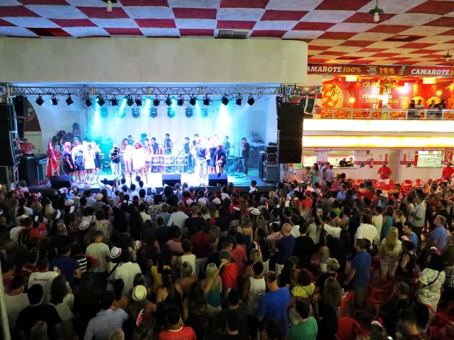 Rio de Janeiro: Salgueiro Samba School Rehearsal Tour - How the night starts: hotel pickup, transfer, and your arrival strategy