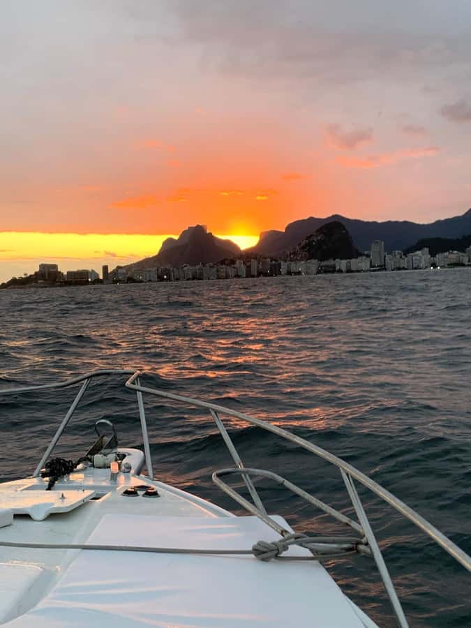 Rio de Janeiro: SpeedBoat Tour - Sunset with Beer - What to bring (and what will keep you comfortable on the water)