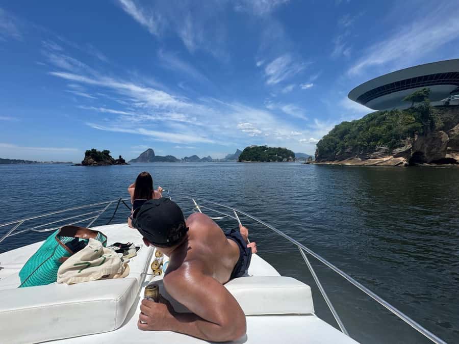 Rio de Janeiro: Speedboat Tour with Snacks and Drinks - Museum of Tomorrow photo stop: Porto Maravilha from the water