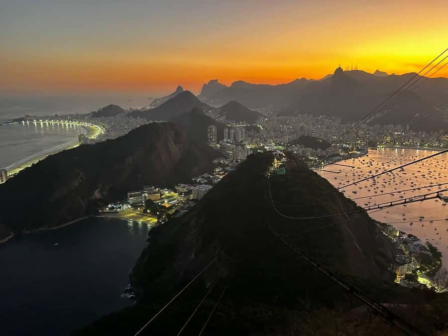Rio De Janeiro: SUGARLOAF MOUNTAIN HIKE & CLIMB - Starting at Urca: the hike that primes your legs and your nerves