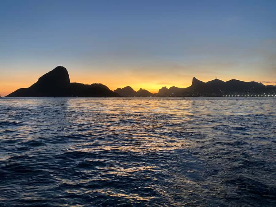 Rio de Janeiro: Sunset Sailboat Tour with Open Bar - Why a sunset sail around Baía de Guanabara hits different
