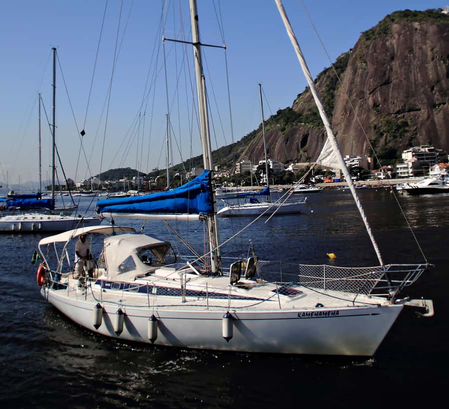 Rio de Janeiro: Wake Up and Sail - Islands and the final sight passes: Ilha Fiscal, airport, Villegagnon