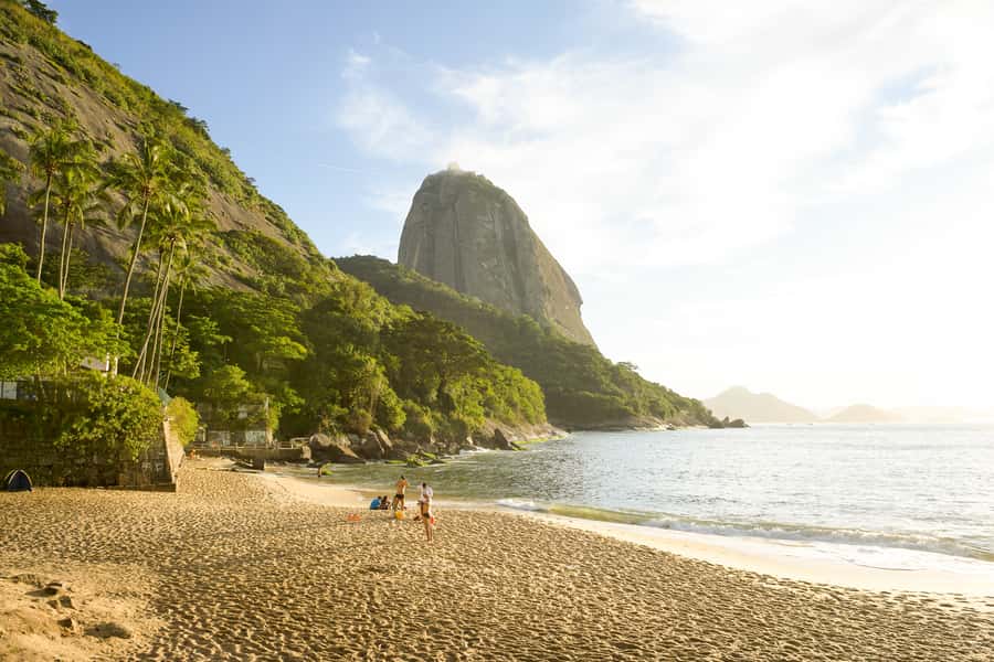 Rio: Guanabara Bay 2-Hour Boat Tour - Forts, beaches, and a shoreline that keeps changing
