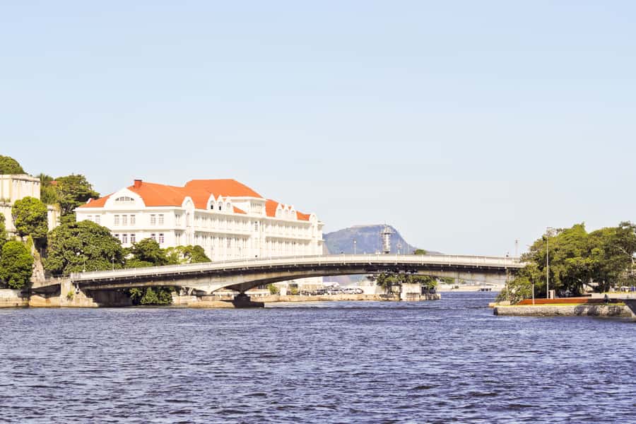 Rio: Guanabara Bay 2-Hour Boat Tour - What the onboard guide adds, and how to use it