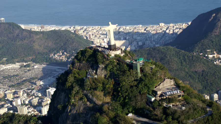 Rio: Maracanã Stadium & Christ the Redeemer by Rack Railway - Live guide and GPS audio: how to use the language tools well