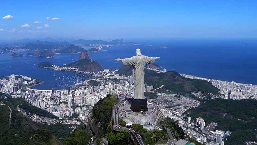 Rio: Maracanã Stadium & Christ the Redeemer by Rack Railway - The top stop: where to spend your hour at Christ