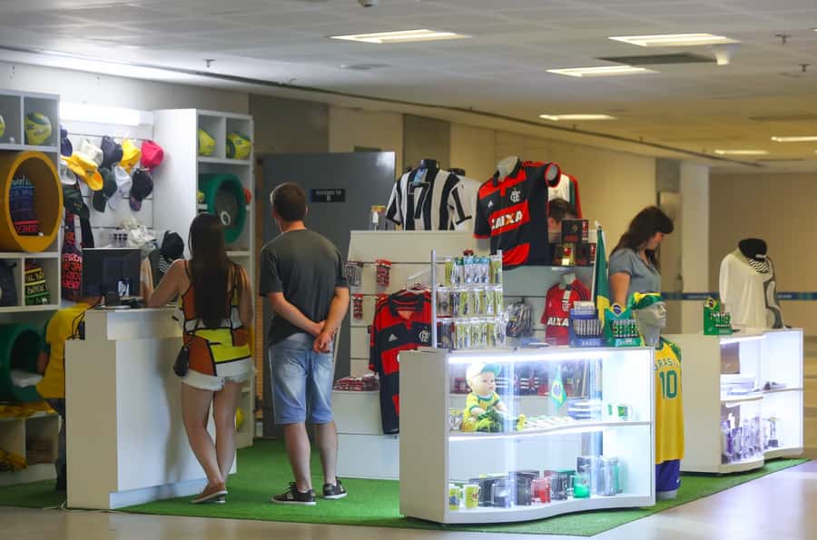 Rio: Maracanã Stadium Official Entrance Ticket - Changing rooms, warm-up space, and the walk to the tunnel