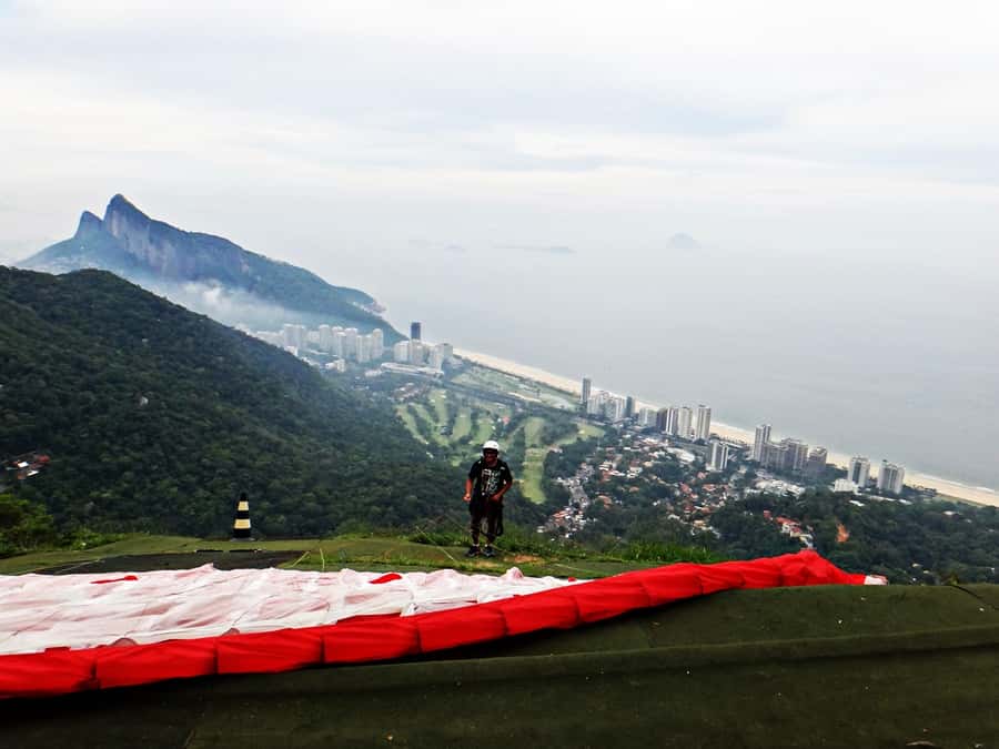 Rio: Pedra Bonita 4-Hour Hike with Free Flight Ramp Visit - São Conrado beach during the return: a better landing than just a drive-by