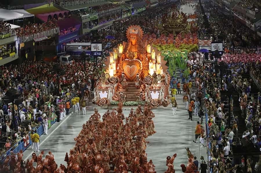 Rio: Premium Carnival Seating with Food, Drinks, & Transfers - Inside the Camarote: Food, Drinks, and Comfort That Actually Helps