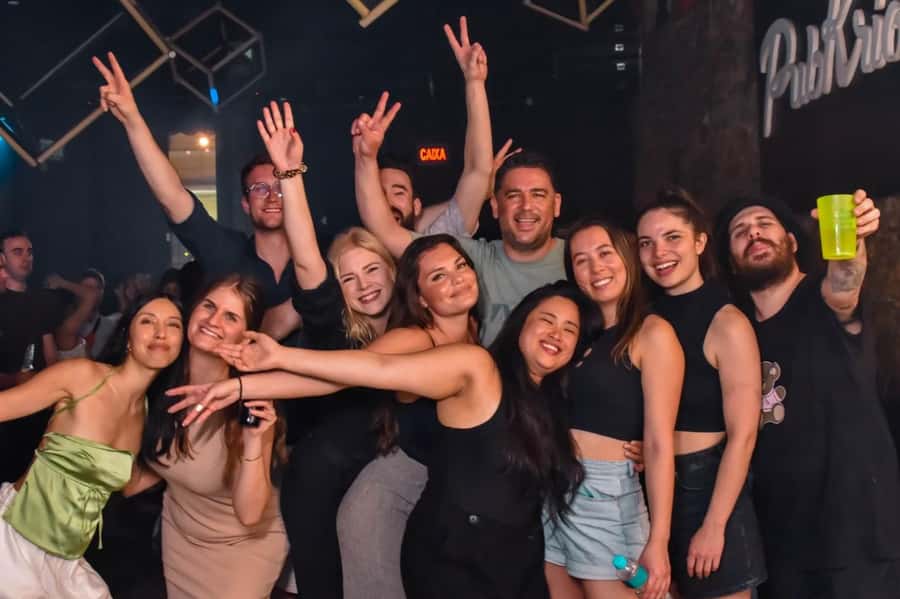 Rio: Pub Crawl in Lapa with Cachaça Tasting and Live Samba - Arcos da Lapa stalls and a free caipirinha: the neighborhood flavor test