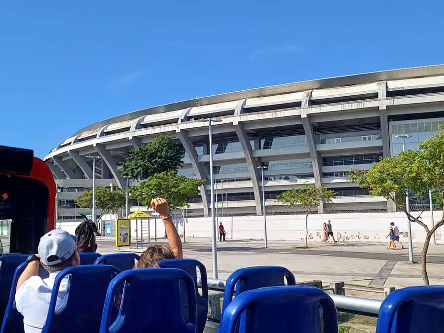 Rio Samba Bus: hop-on hop-off city tour in Rio de Janeiro - Aterro do Flamengo into Cinelândia: from sea to grand city buildings